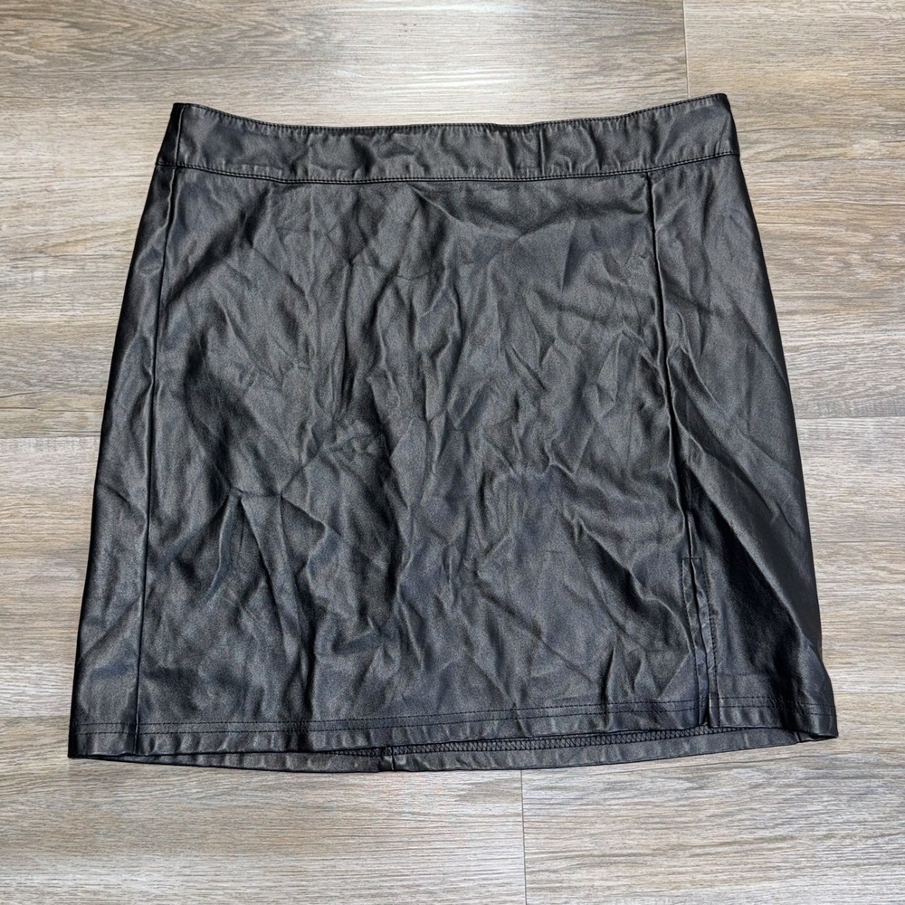 Shein Sleek Black Rumi Ruched Faux Leather Mini Skirt Womens L (8-10) Side Slit